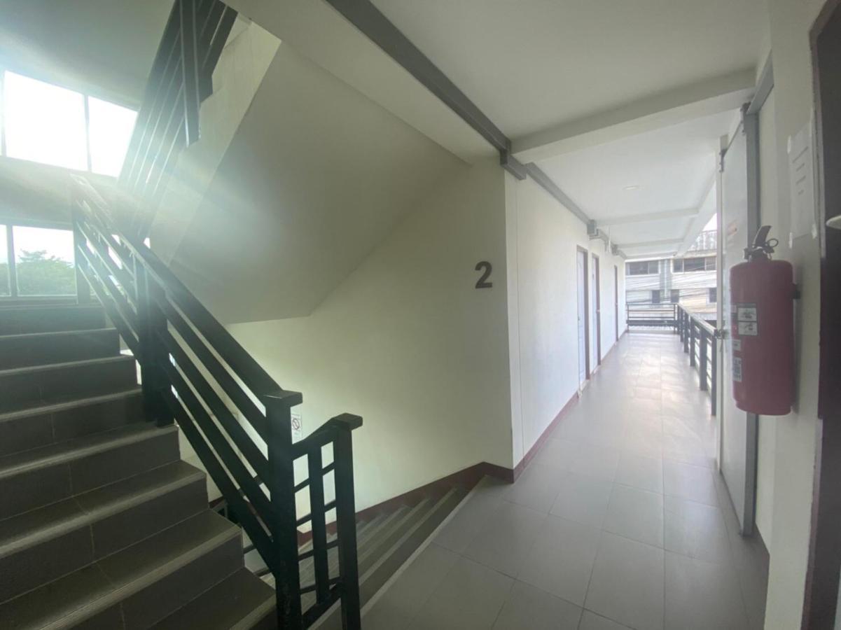 Oyo 1135 Triple A Residence Csiangmaj Kültér fotó