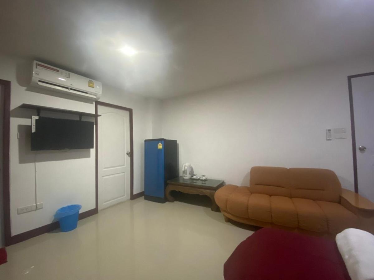 Oyo 1135 Triple A Residence Csiangmaj Kültér fotó