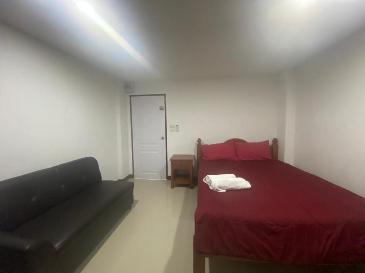 Oyo 1135 Triple A Residence Csiangmaj Kültér fotó