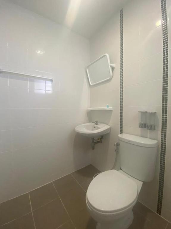 Oyo 1135 Triple A Residence Csiangmaj Kültér fotó