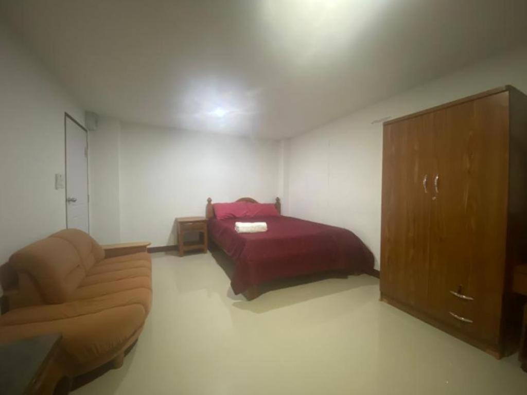 Oyo 1135 Triple A Residence Csiangmaj Kültér fotó