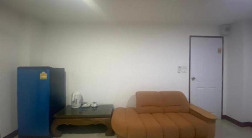 Oyo 1135 Triple A Residence Csiangmaj Kültér fotó